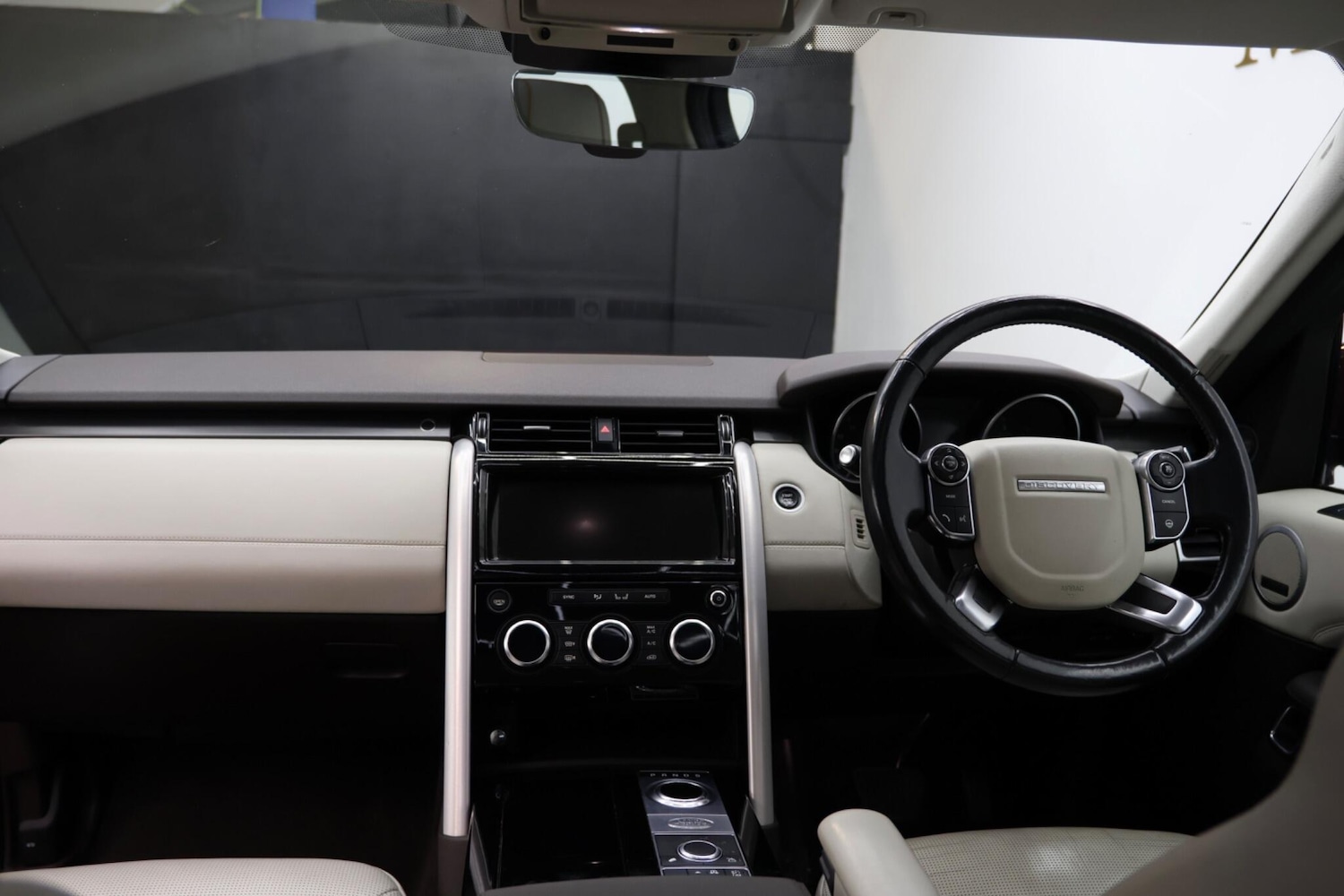 Used Land Rover Discovery 2017 for sale - 77597917: Photo 2