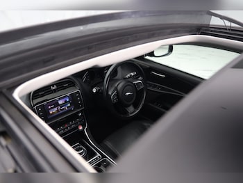Used Jaguar XE 2017 for sale - 79387831: Photo