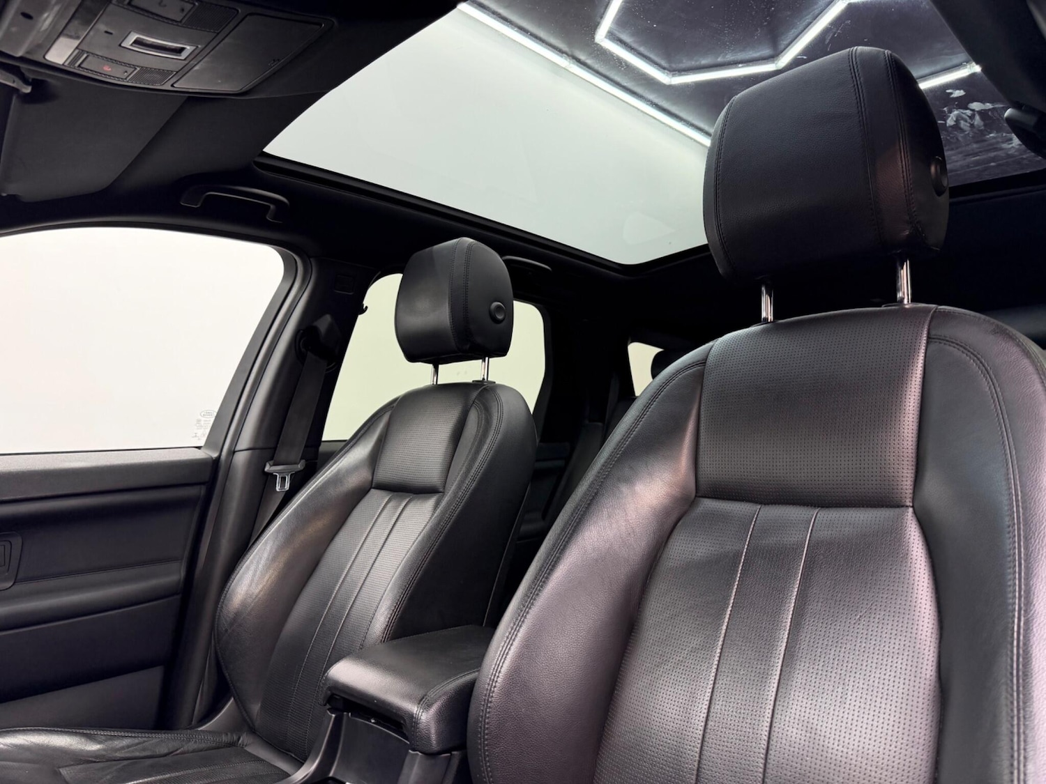 Used Land Rover Discovery Sport 2018 for sale - 77597727: Photo 45