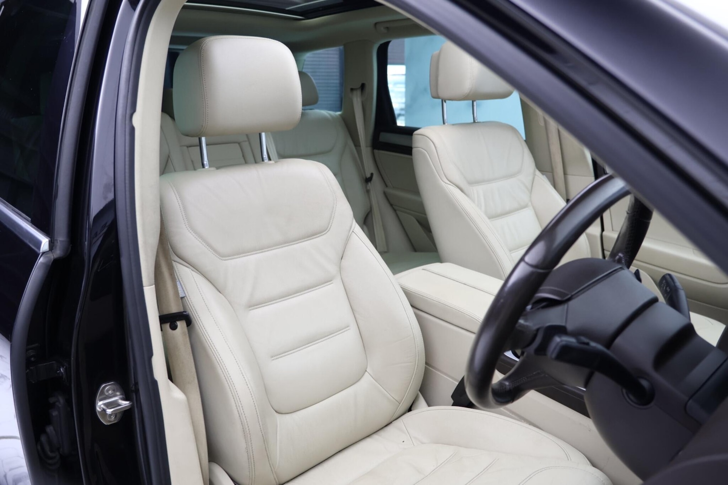 Used Volkswagen Touareg for sale - 77958287: Photo 14