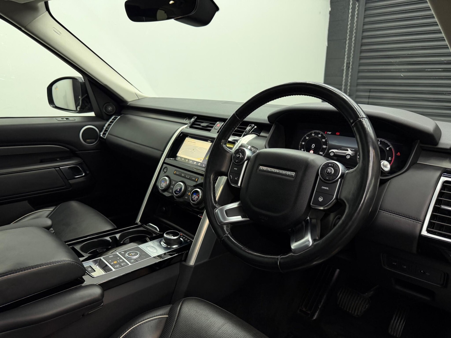 Used Land Rover Discovery 2018 for sale - 77598229: Photo 2