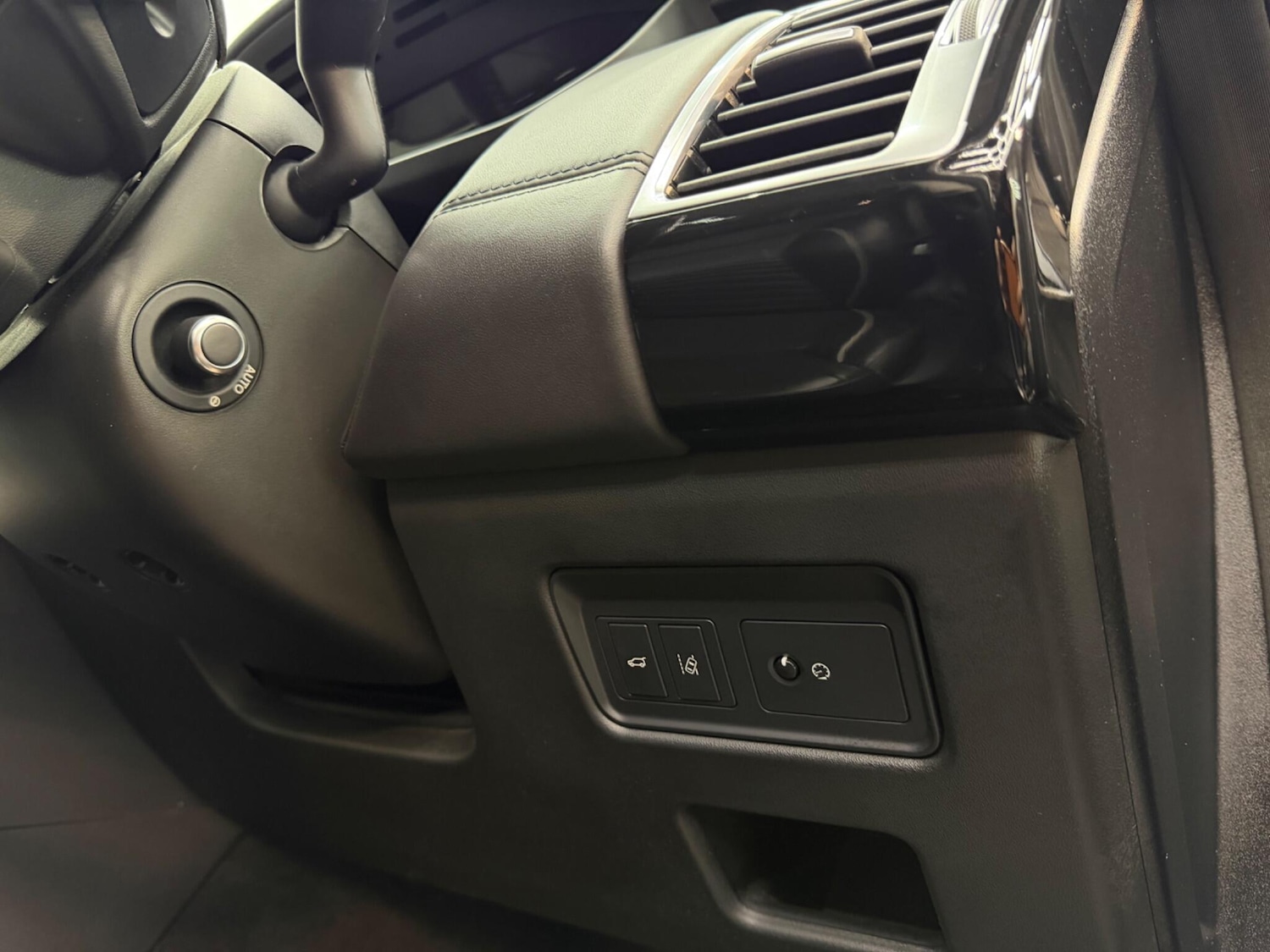 Used Land Rover Discovery 2018 for sale - 77598229: Photo 33