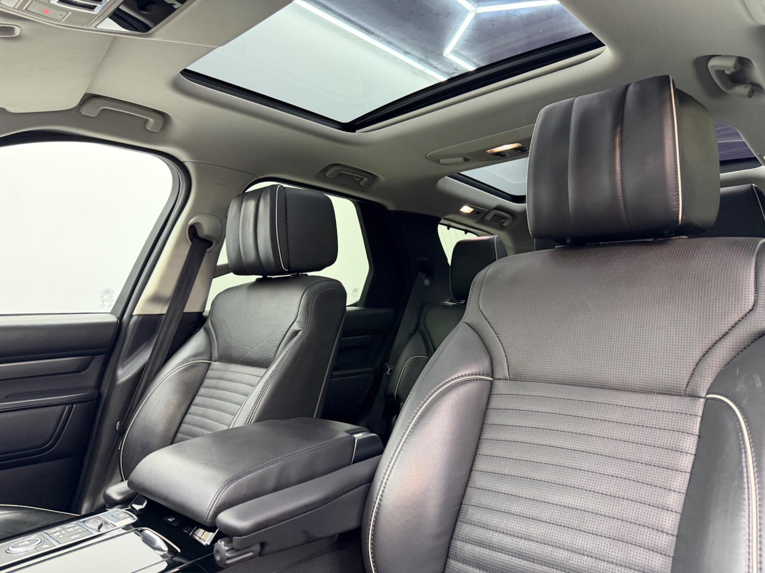 Used Land Rover Discovery 2018 for sale - 77598229: Photo 43