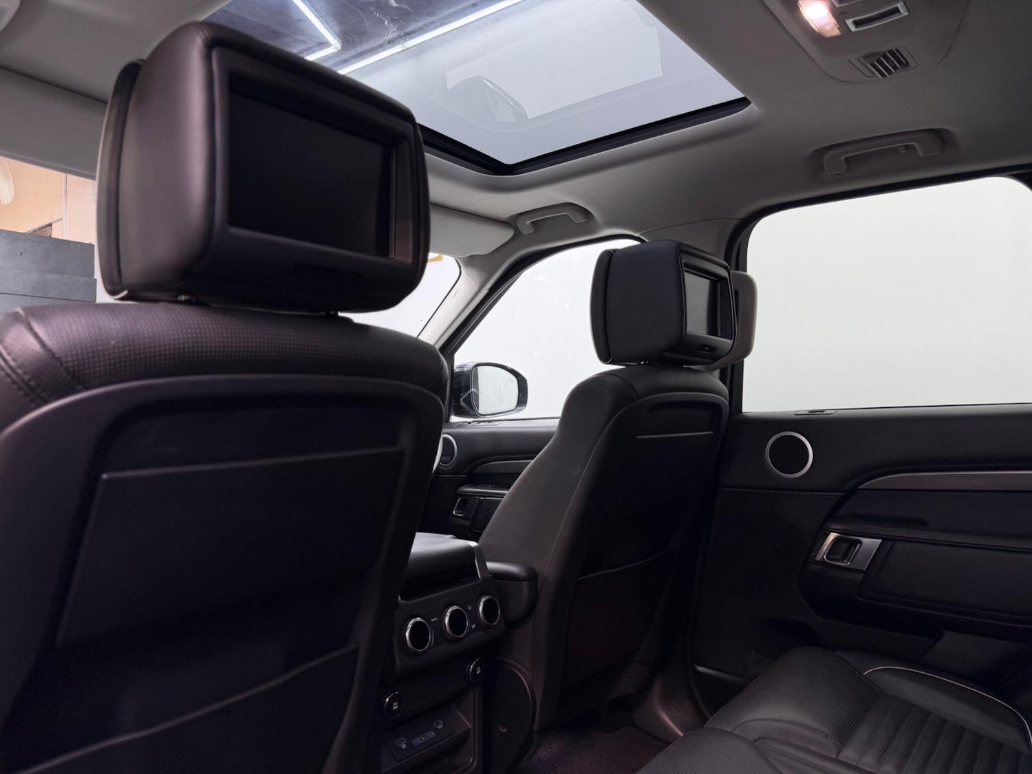 Used Land Rover Discovery 2018 for sale - 77598229: Photo 47