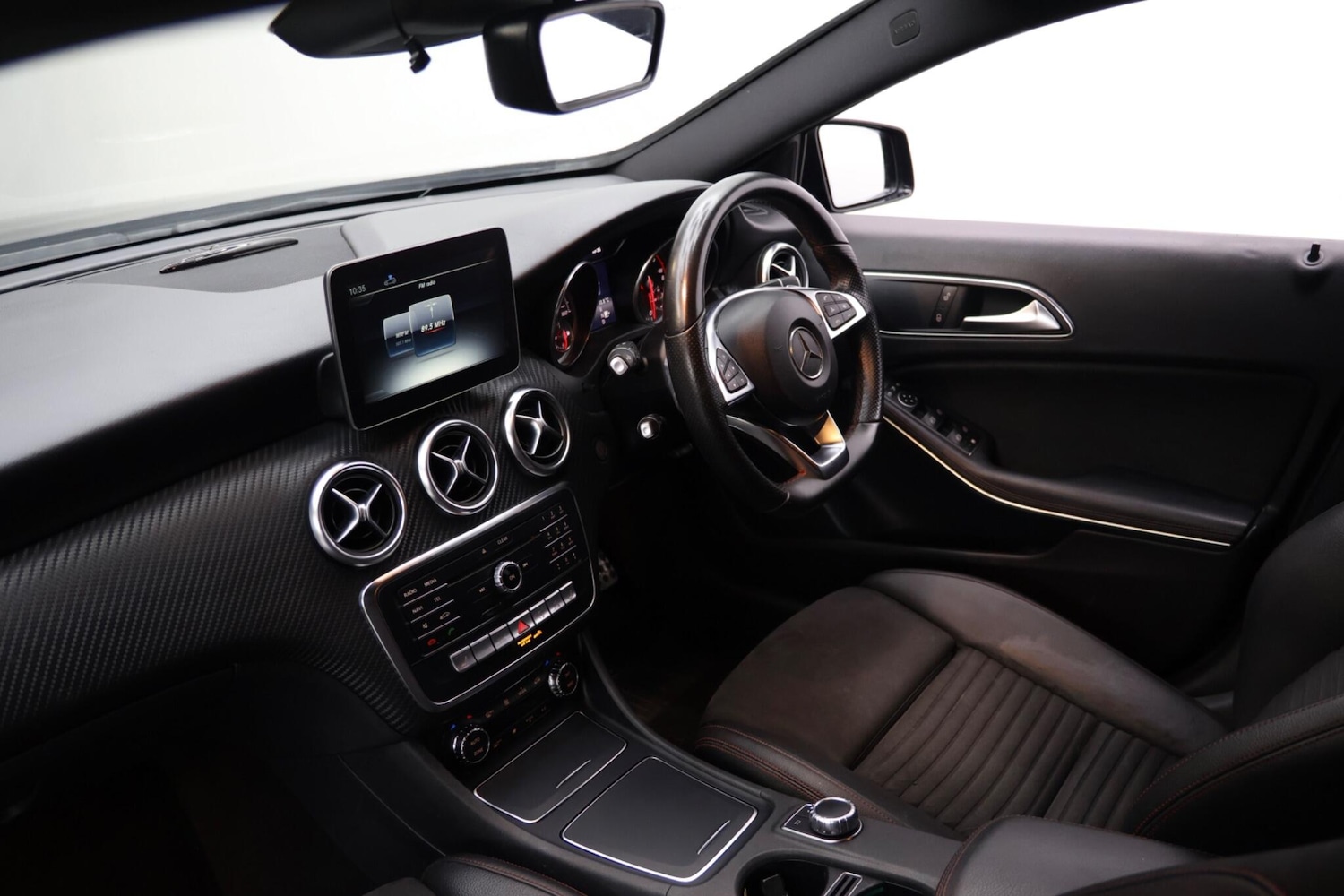 Used Mercedes-Benz A-Class 2017 for sale - 77633407: Photo 2