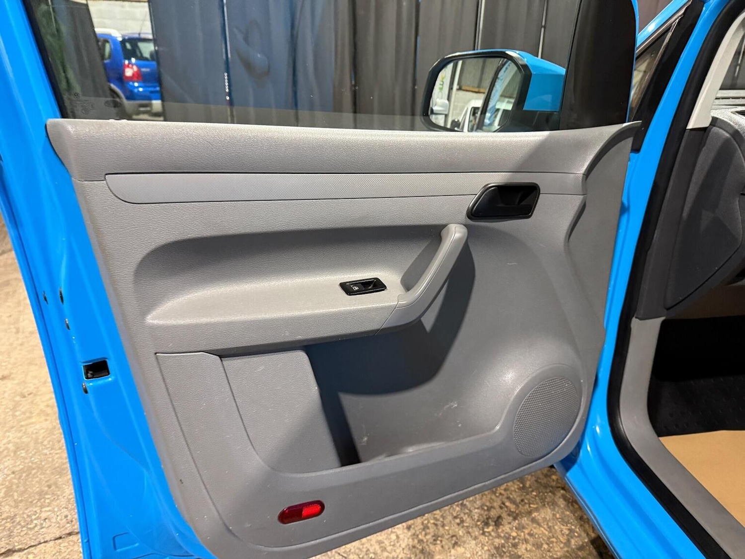 Used Volkswagen Caddy Maxi 2010 for sale - 76837053: Photo 29