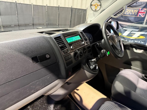 Used Volkswagen Transporter 2015 for sale - 76041000: Photo 25
