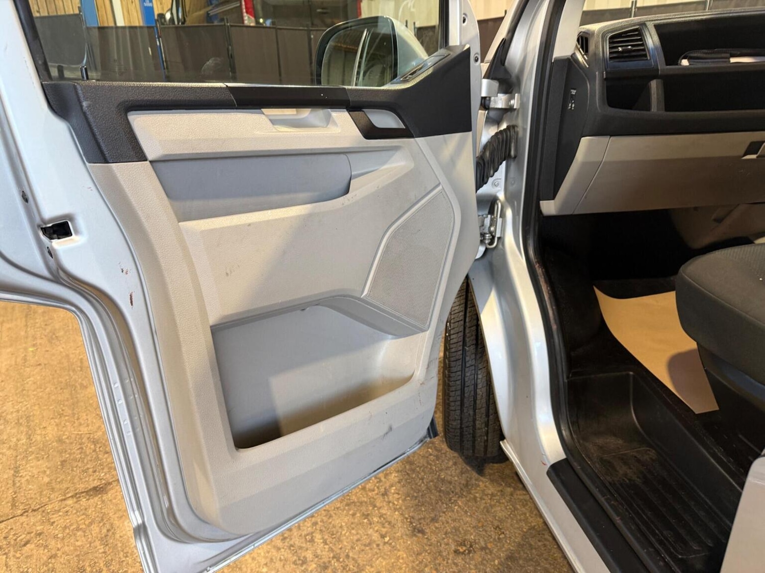 Used Volkswagen Transporter 2019 for sale - 77758995: Photo 29