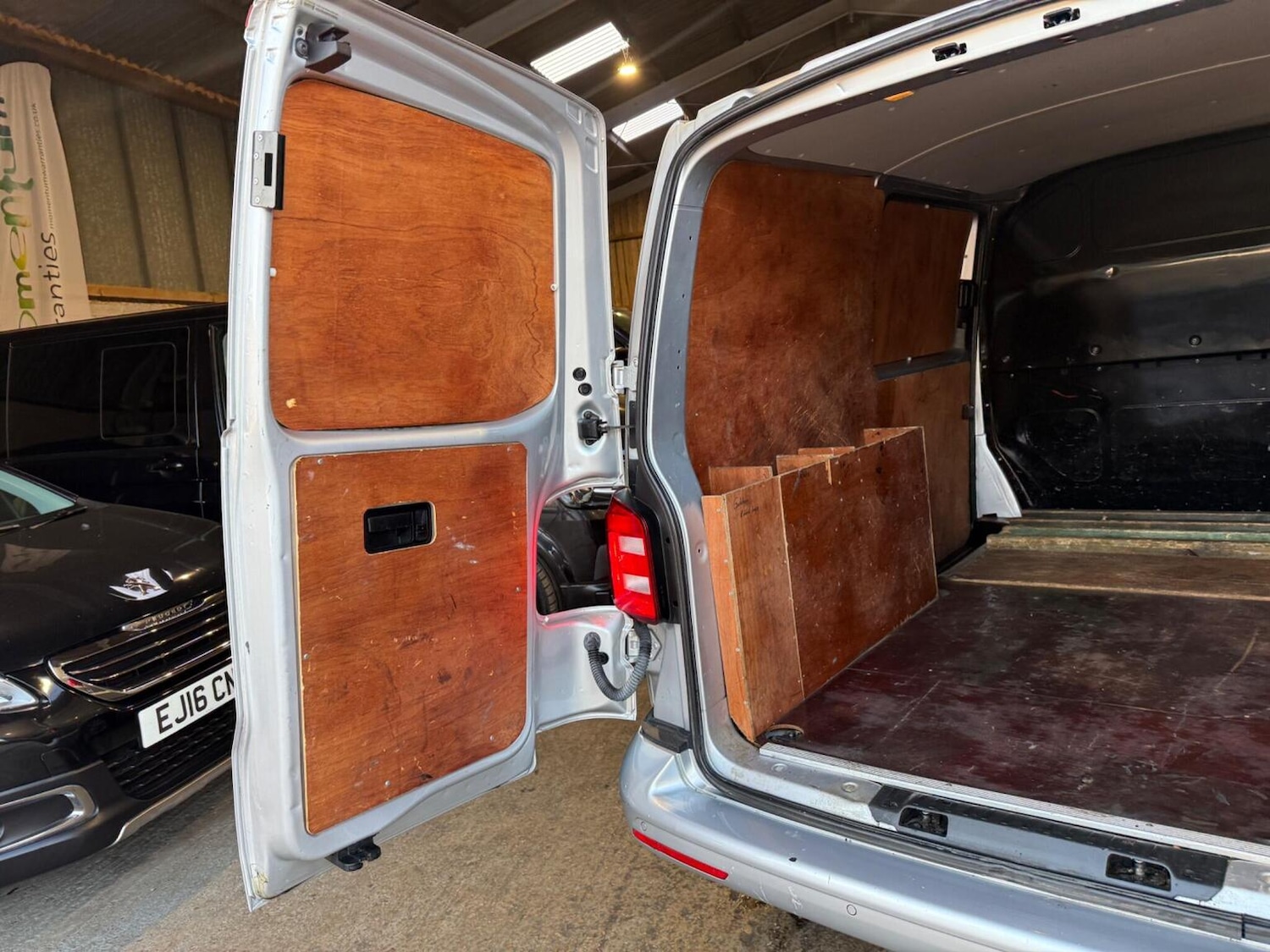 Used Volkswagen Transporter 2019 for sale - 77758995: Photo 39