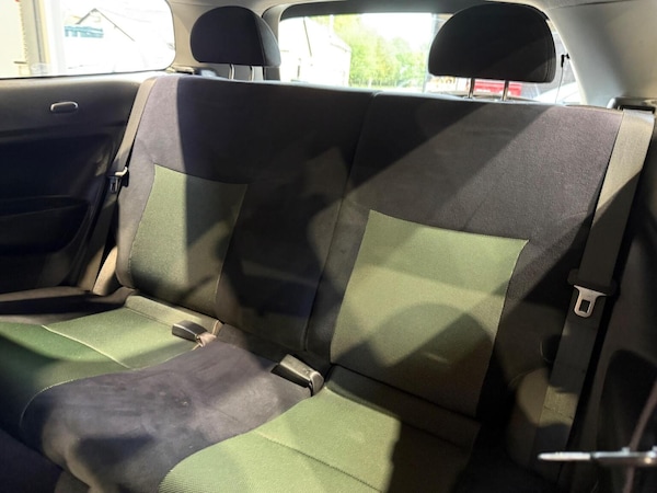 Used Honda Civic 2004 for sale - 76174080: Photo 27