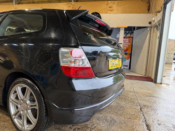 Used Honda Civic 2004 for sale - 76174080: Photo 48