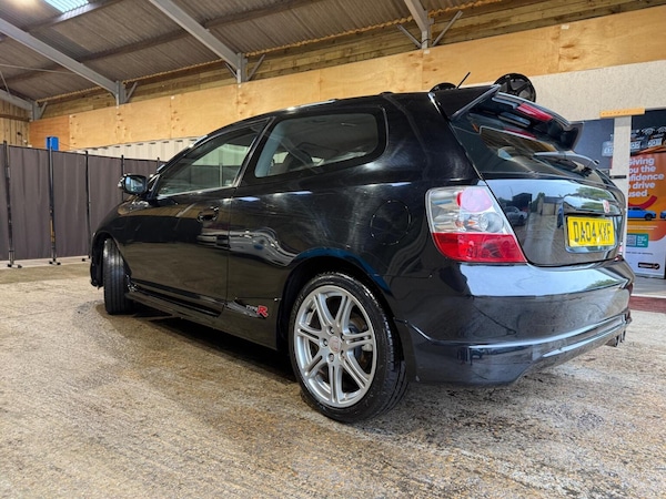 Used Honda Civic 2004 for sale - 76174080: Photo 4