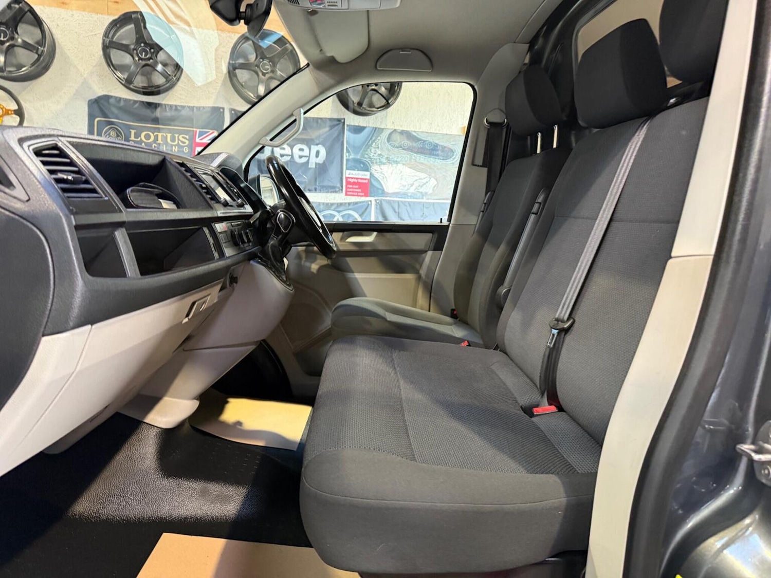 Used Volkswagen Transporter 2018 for sale - 77675666: Photo 25