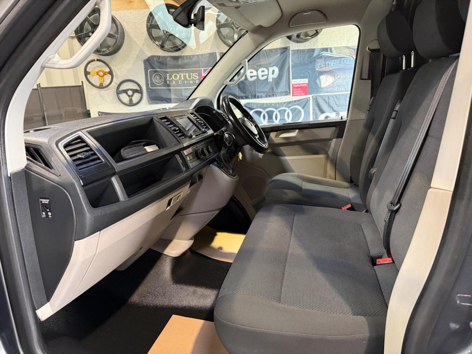 Used Volkswagen Transporter 2018 for sale - 77675666: Photo 26