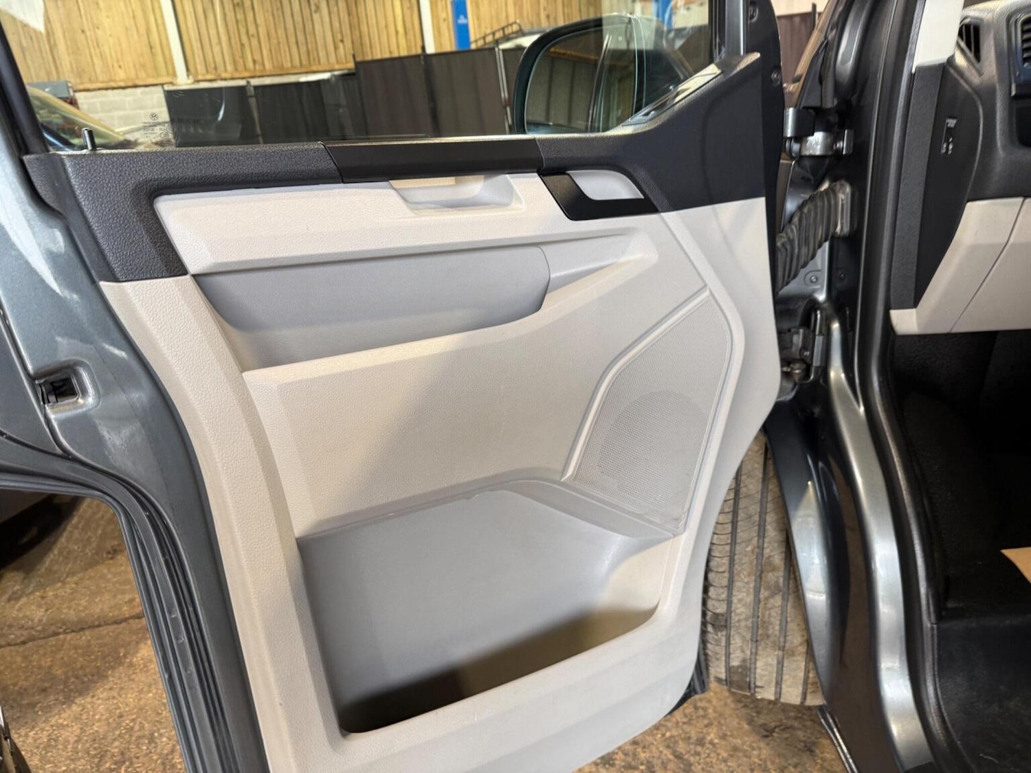 Used Volkswagen Transporter 2018 for sale - 77675666: Photo 29