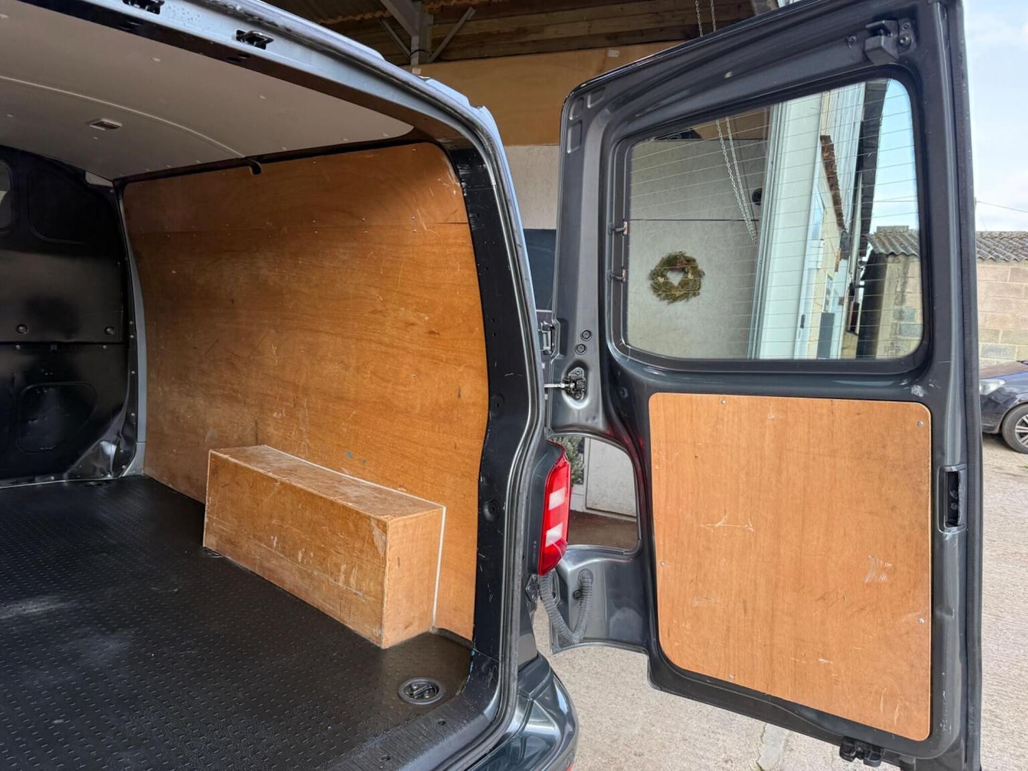 Used Volkswagen Transporter 2018 for sale - 77675666: Photo 40