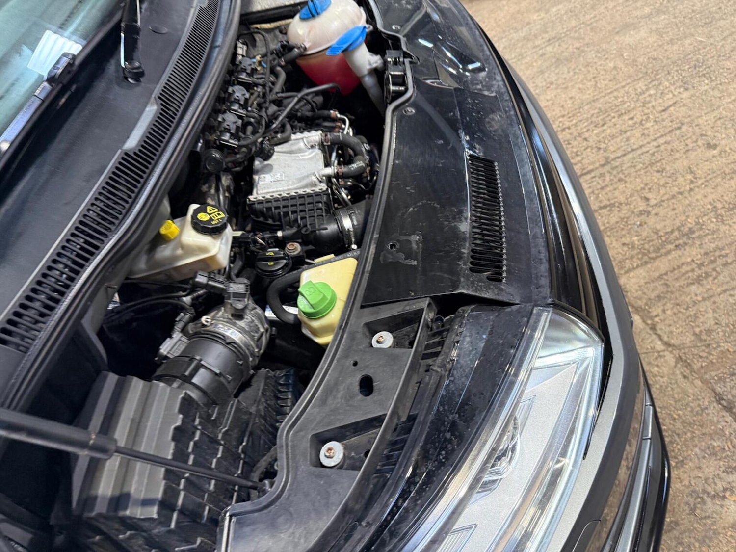 Used Volkswagen Transporter 2018 for sale - 77675666: Photo 48