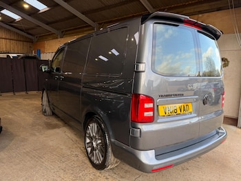 Used Volkswagen Transporter 2018 for sale - 77675666: Photo