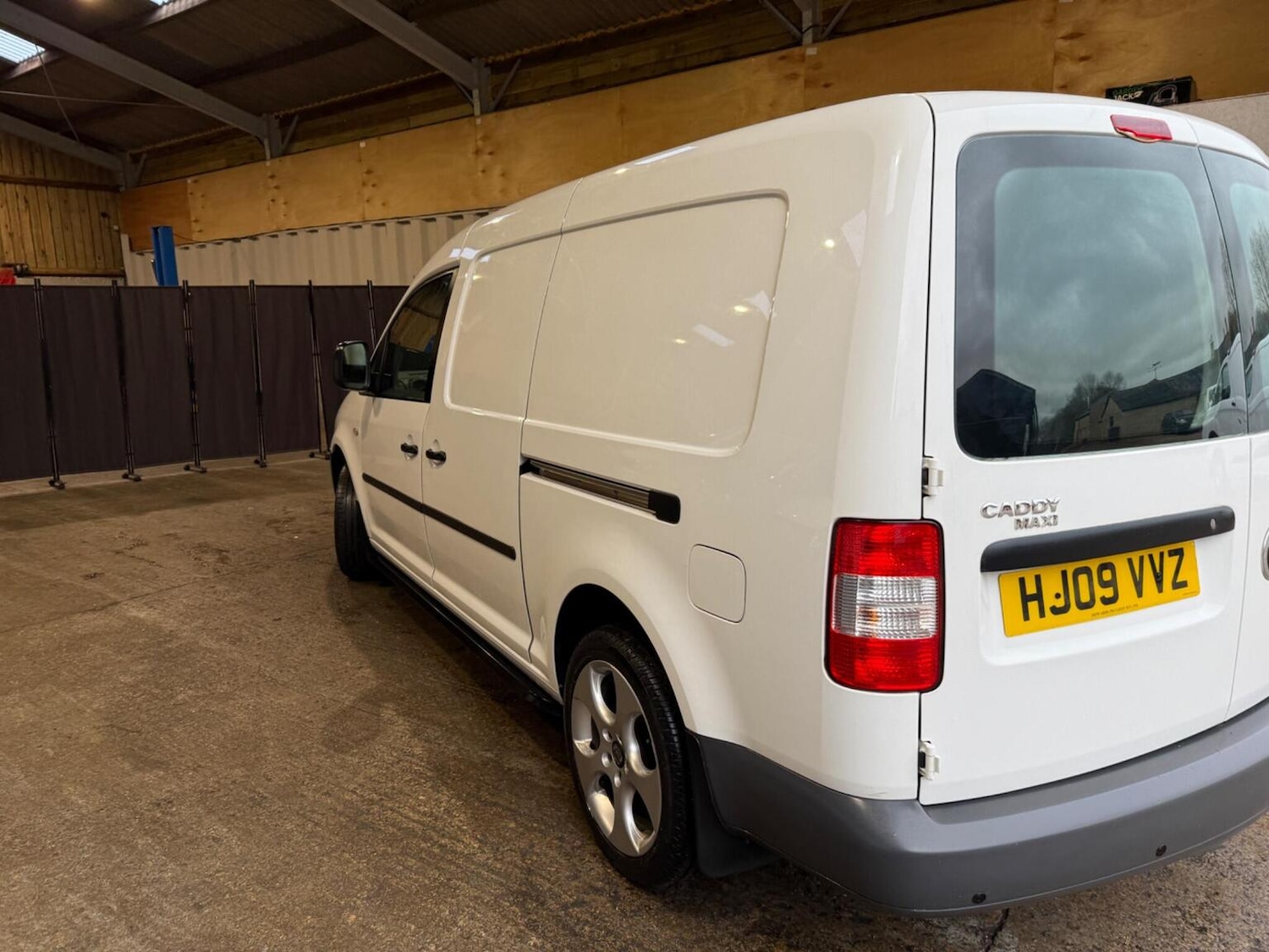 Used Volkswagen Caddy Maxi 2009 for sale - 76807278: Photo 11