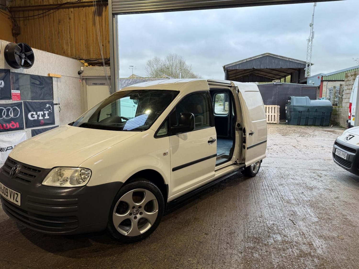 Used Volkswagen Caddy Maxi 2009 for sale - 76807278: Photo 31