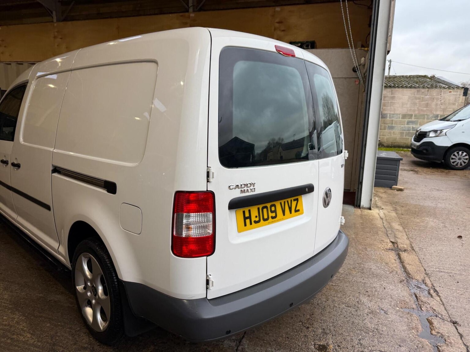 Used Volkswagen Caddy Maxi 2009 for sale - 77065703: Photo 13