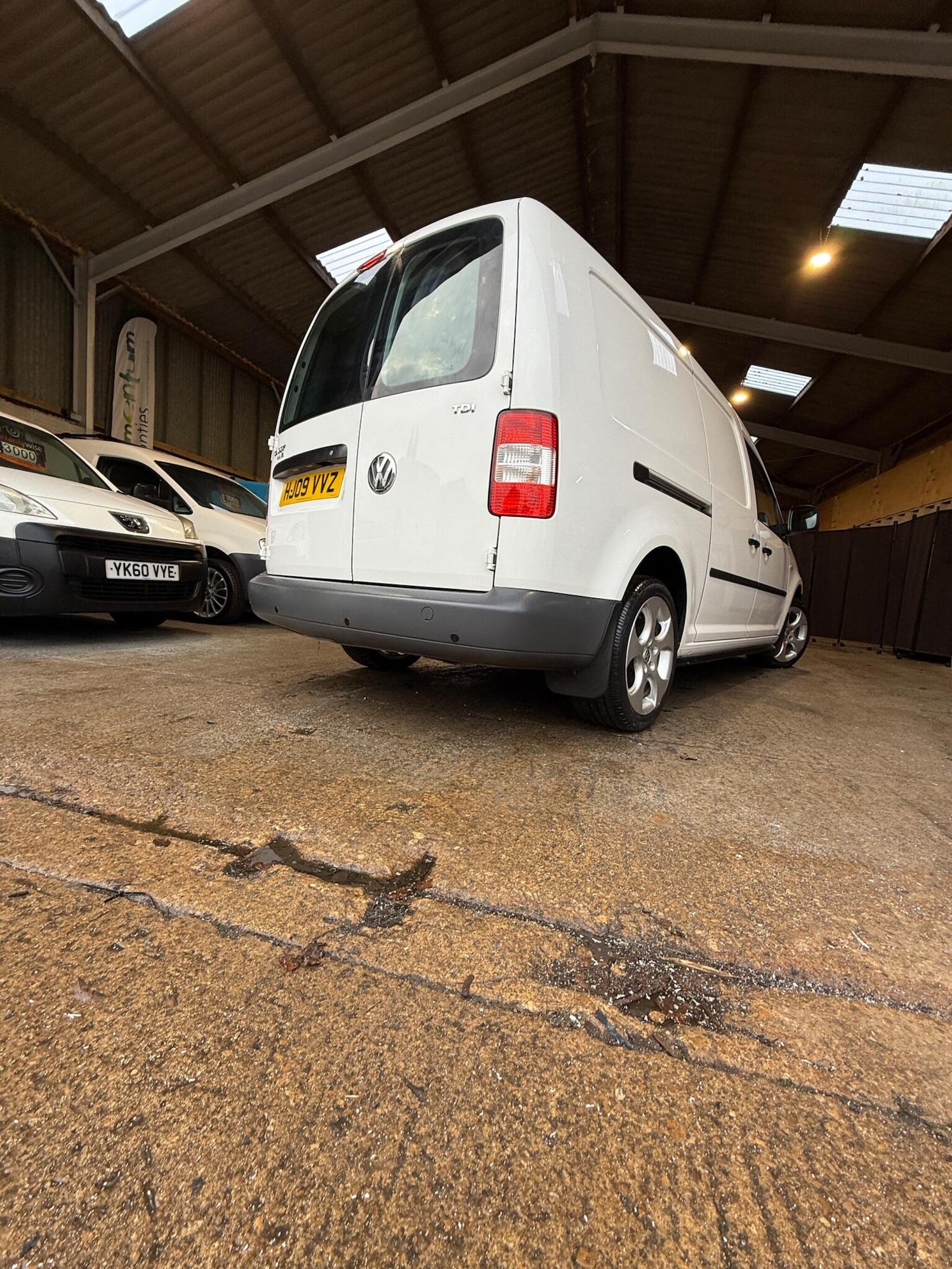 Used Volkswagen Caddy Maxi 2009 for sale - 77065703: Photo 73