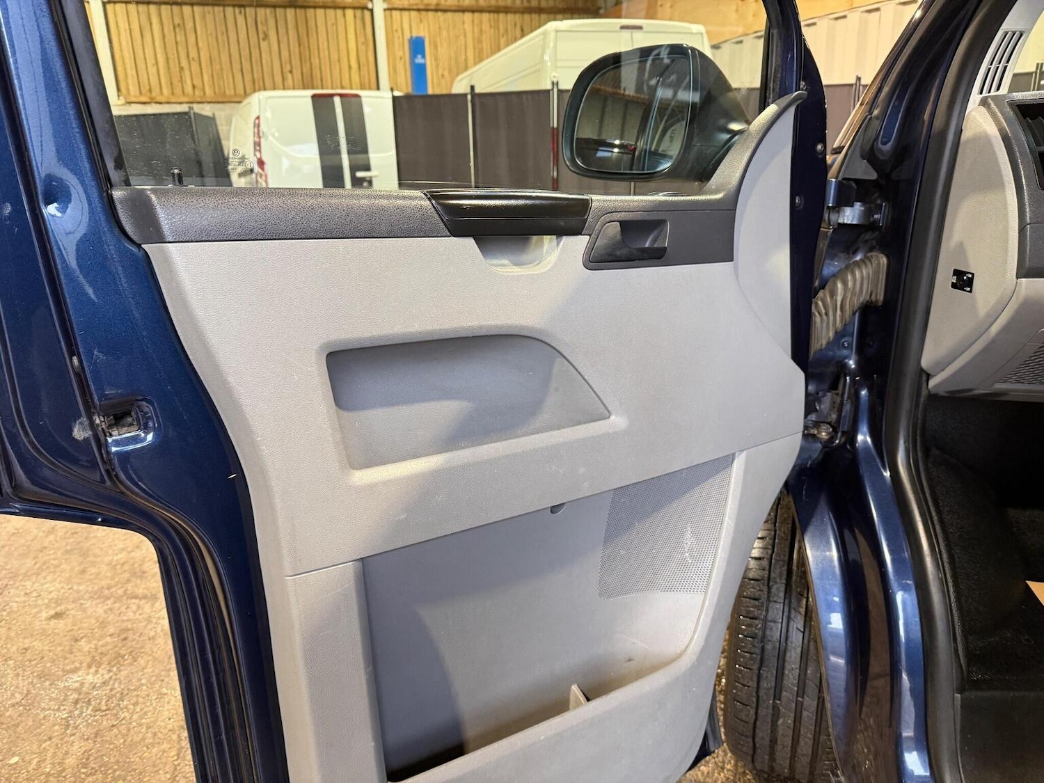 Used Volkswagen Transporter 2010 for sale - 77101381: Photo 30