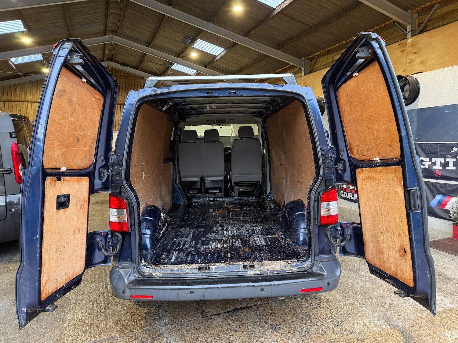 Used Volkswagen Transporter 2010 for sale - 77101381: Photo 35