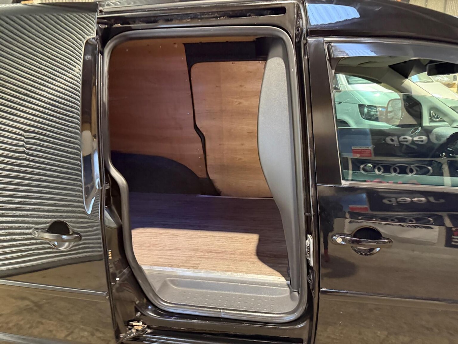 Used Volkswagen Caddy 2012 for sale - 77851325: Photo 42