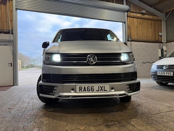 Used Volkswagen Transporter 2017 for sale - 77028014: Photo