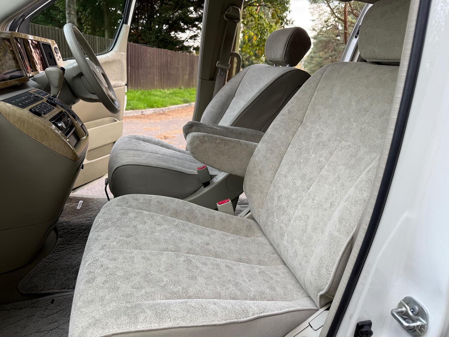 Used Nissan Elgrand 2018 for sale - 76625424: Photo 10