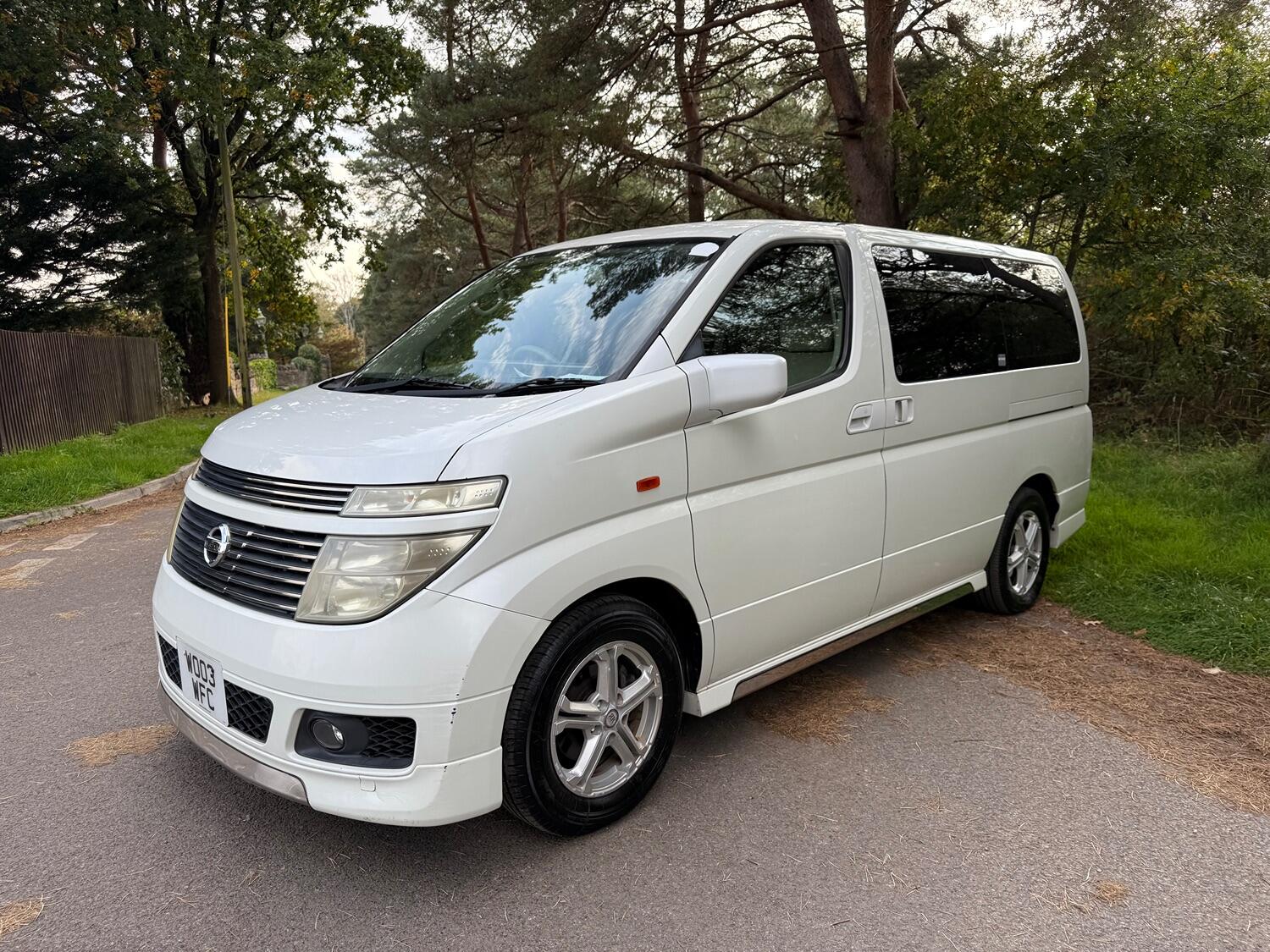 Used Nissan Elgrand 2018 for sale - 76625424: Photo 3