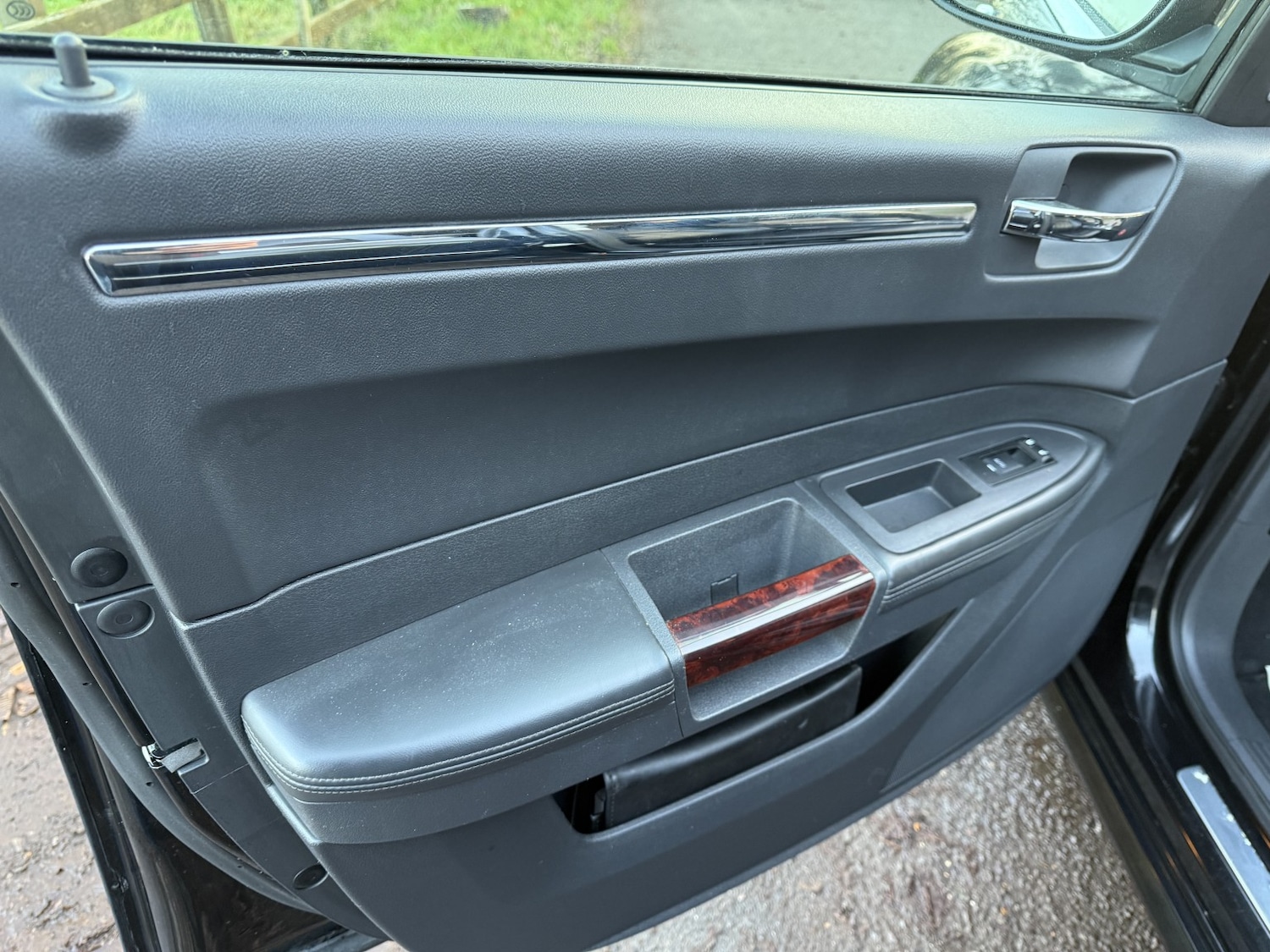 Used Chrysler 300C 2010 for sale - 76855412: Photo 23