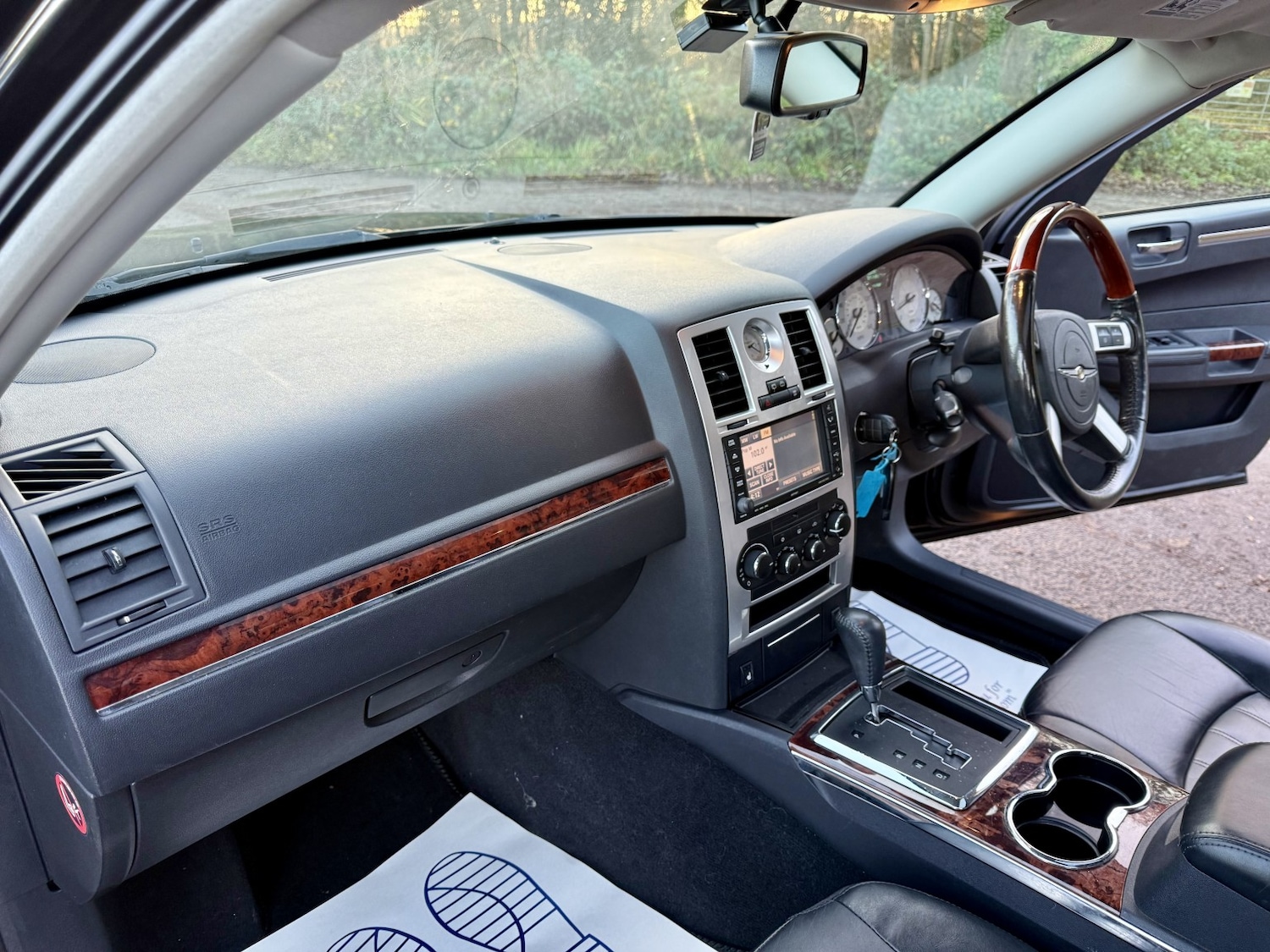 Used Chrysler 300C 2010 for sale - 76855412: Photo 24