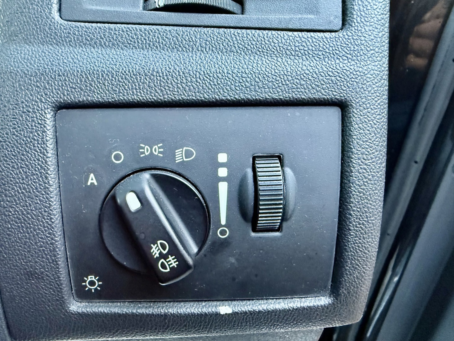 Used Chrysler 300C 2010 for sale - 76855412: Photo 32