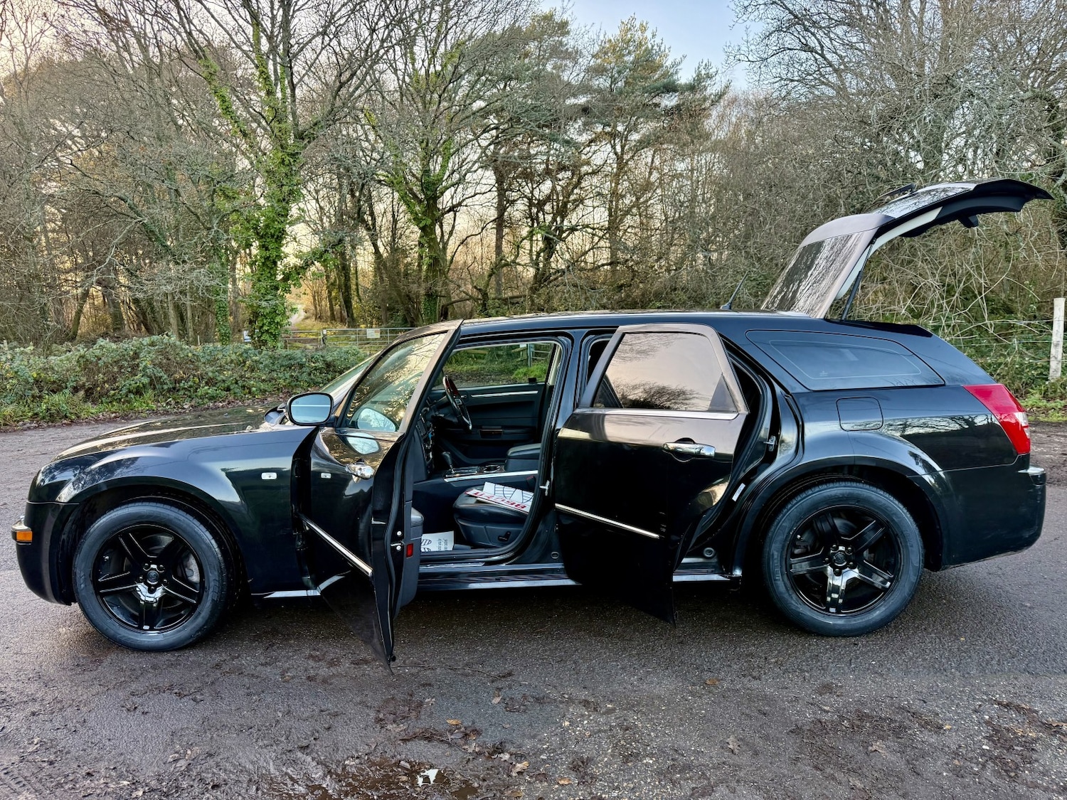 Used Chrysler 300C 2010 for sale - 76855412: Photo 9