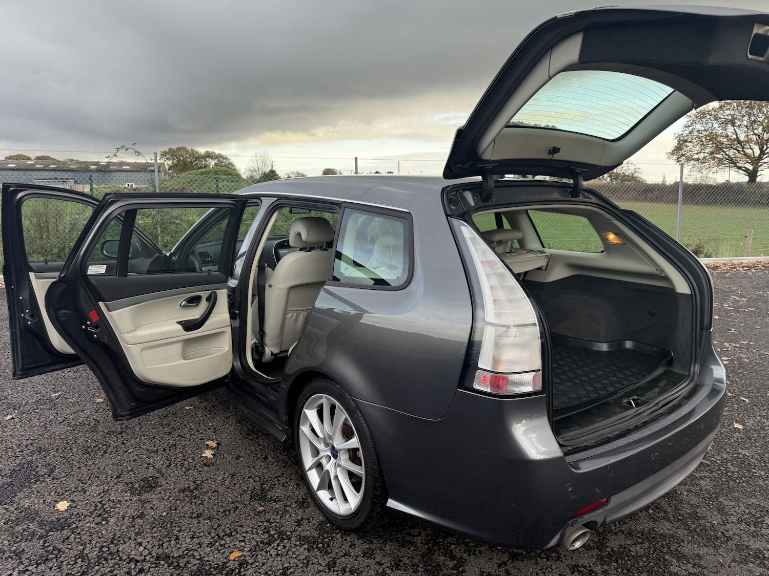 Used Saab 9-3 2011 for sale - 76625422: Photo 4