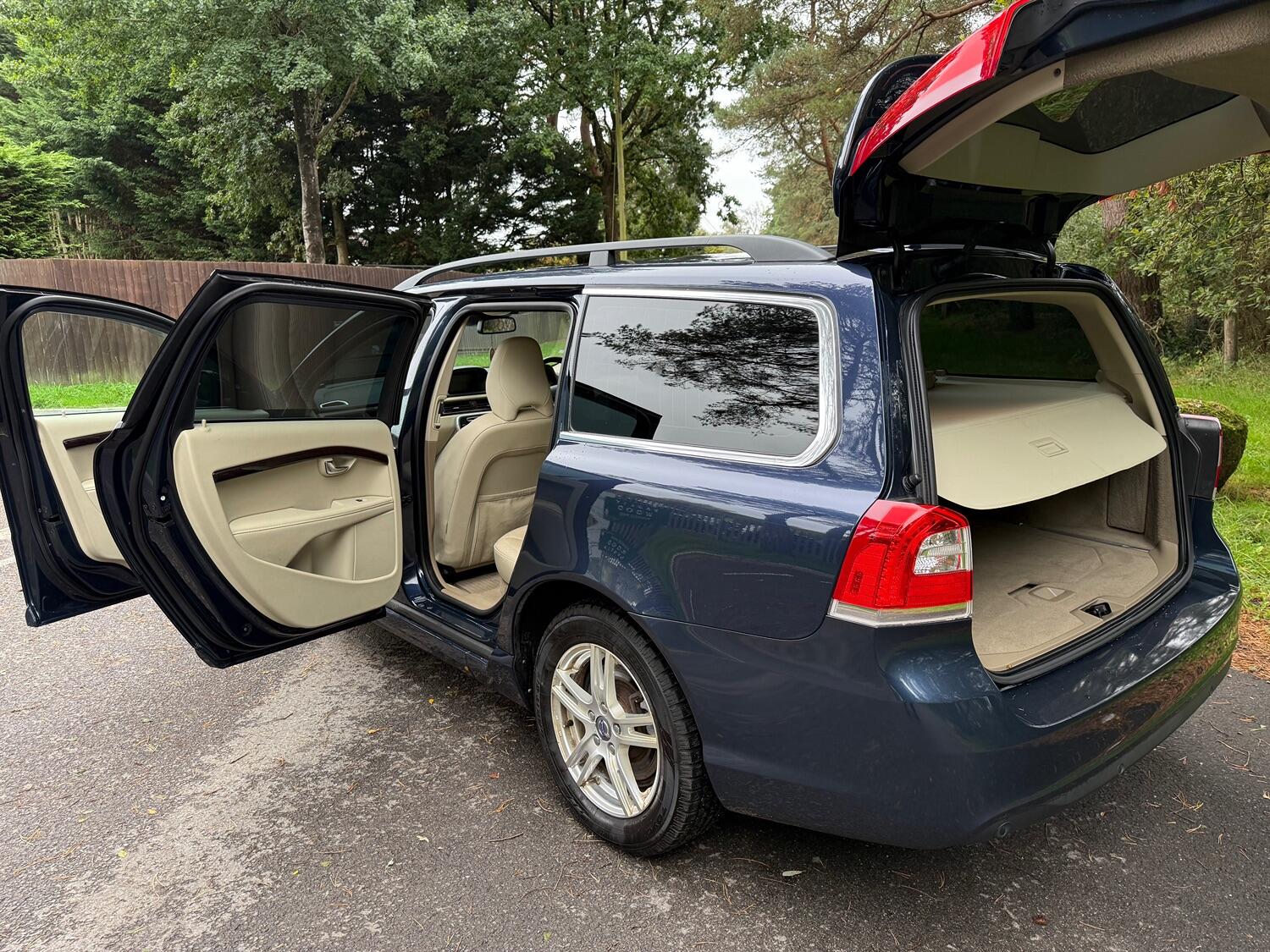 Used Volvo V70 2025 for sale - 76625419: Photo 8