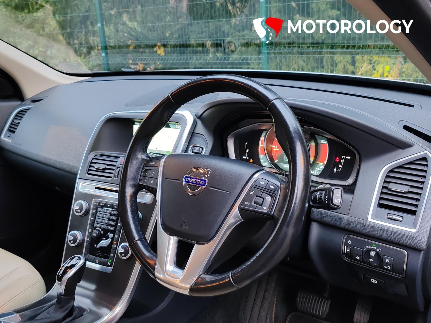 Used Volvo XC60 2015 for sale - 76862041: Photo 3