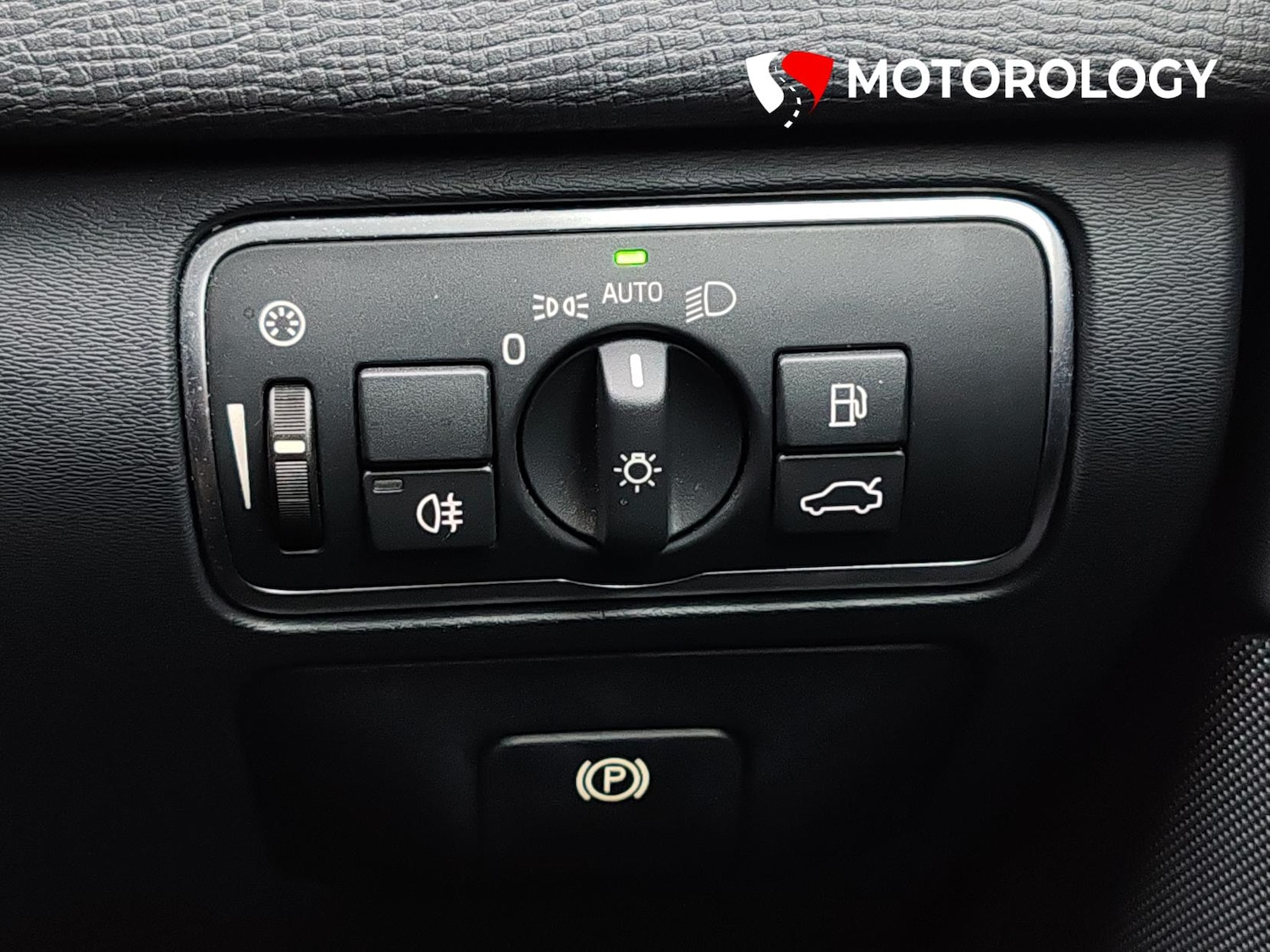 Used Volvo XC60 2015 for sale - 76862041: Photo 32