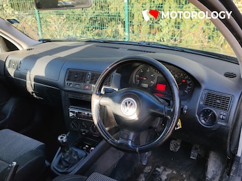 Used Volkswagen Golf 2002 for sale - 77160790: Photo