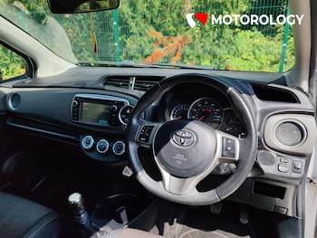 Used Toyota Yaris 2013 for sale - 79228615: Photo