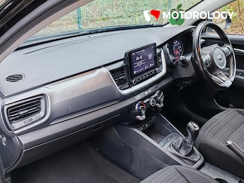 Used Kia Stonic 2021 for sale - 76322587: Photo 3