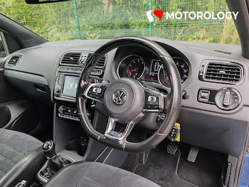 Used Volkswagen Polo 2016 for sale - 76117693: Photo