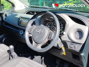 Used Toyota Yaris 2016 for sale - 75386918: Photo