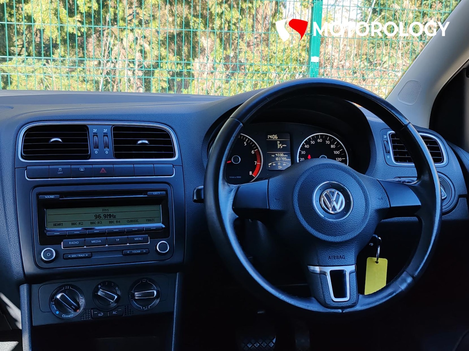 Used Volkswagen Polo 2010 for sale - 77890175: Photo 11