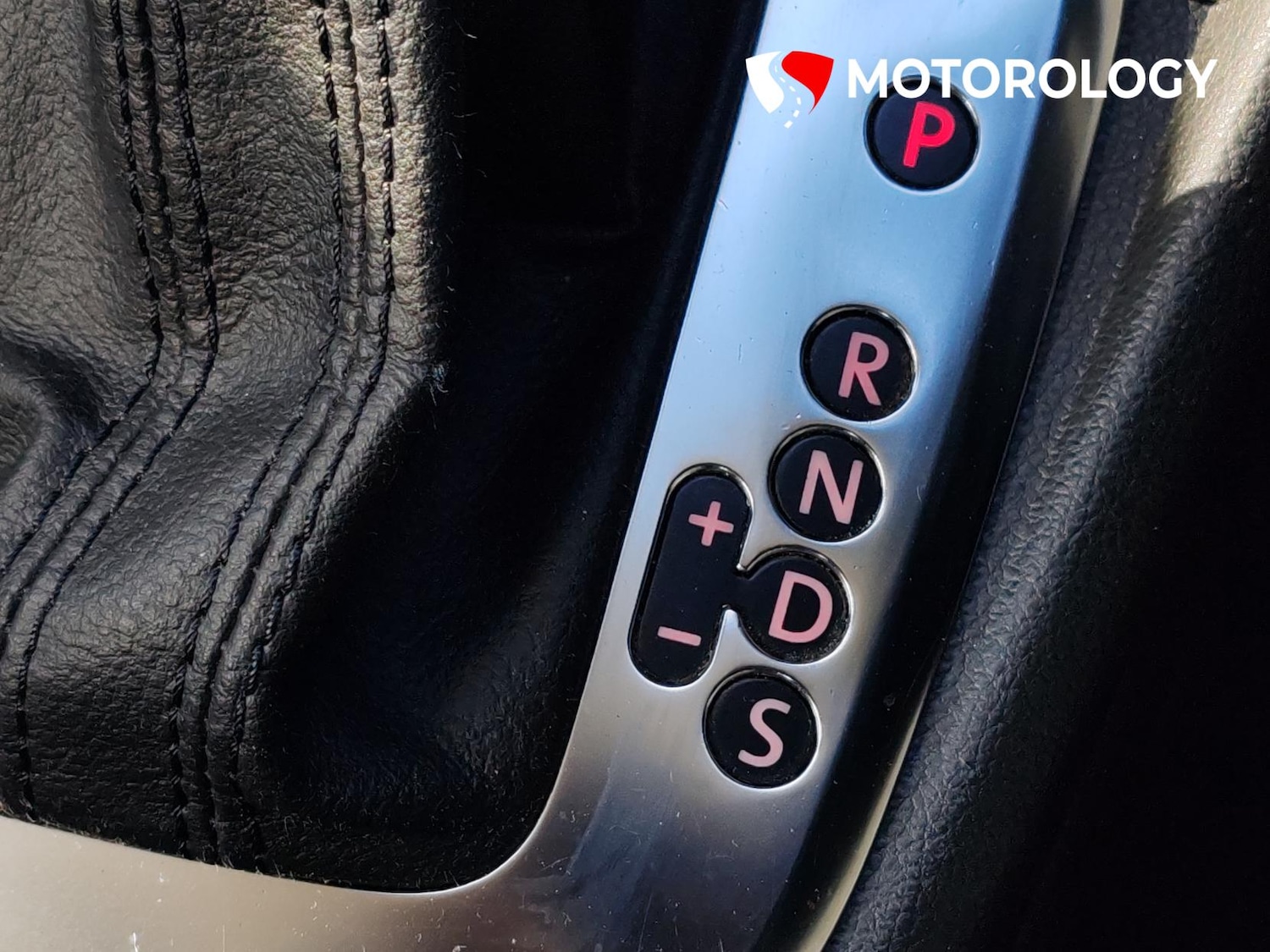 Used Volkswagen Polo 2010 for sale - 77890175: Photo 25