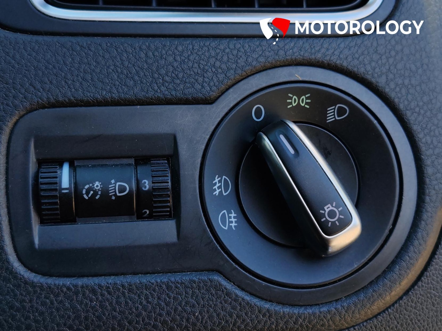 Used Volkswagen Polo 2010 for sale - 77890175: Photo 28