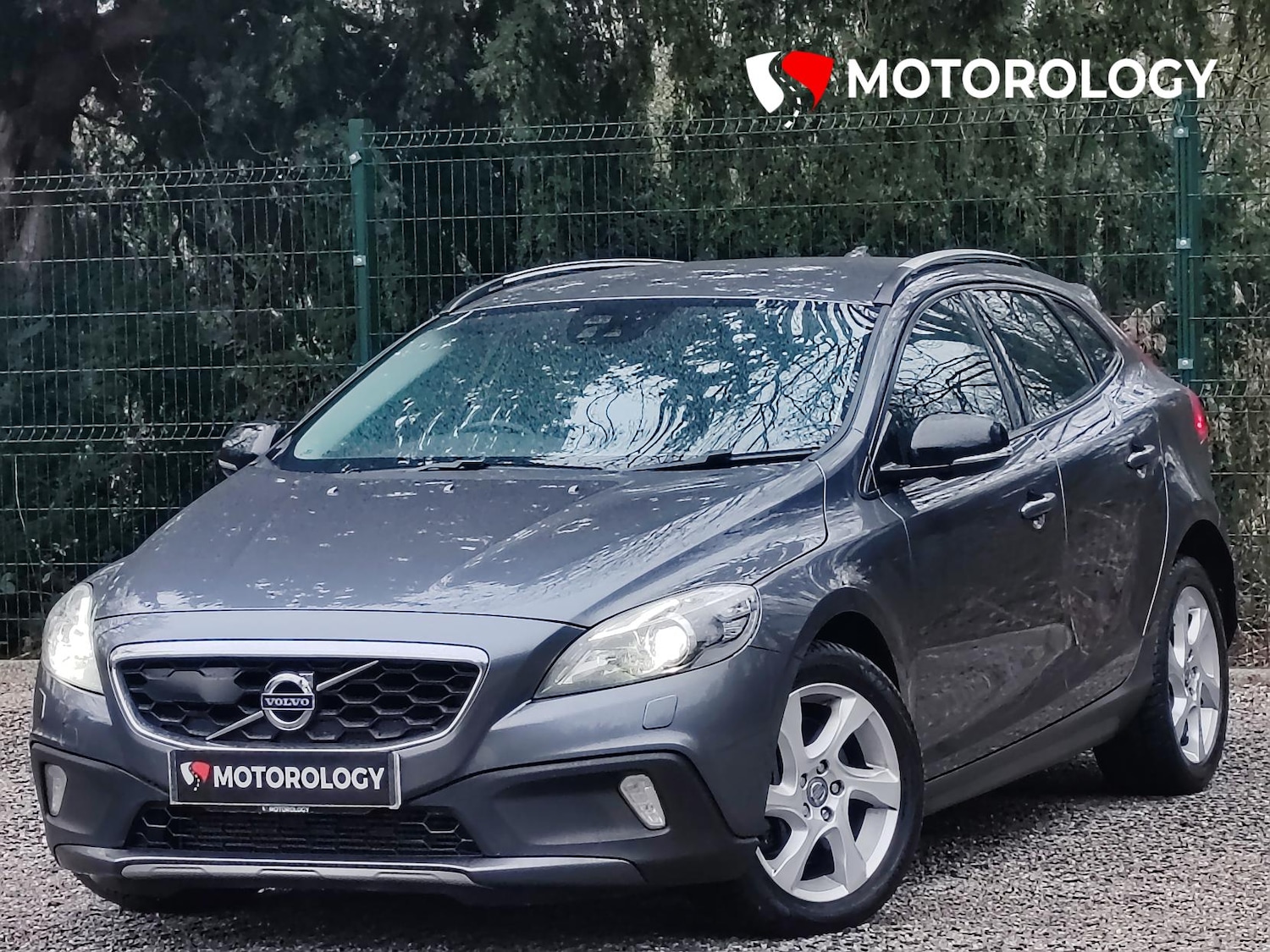 Used Volvo V40 2014 for sale - 77797870: Photo 2