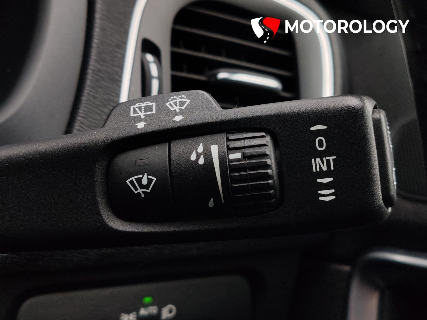 Used Volvo V40 2014 for sale - 77797870: Photo 32